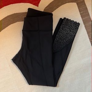 Lululemon Ultra compression black leggings with scallop bottom